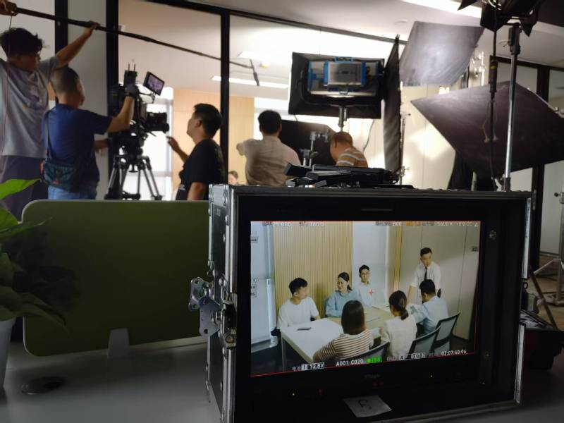 措勤县TVC拍摄公司：科技产品视觉化大师，诠释未来感与功能美学